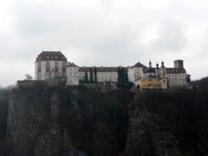 Zámek Vranov nad Dyjí: Klenot nad řekou a brána do kraje vína