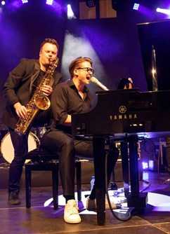 320-062de37f0be54317918df4d334ff1b24